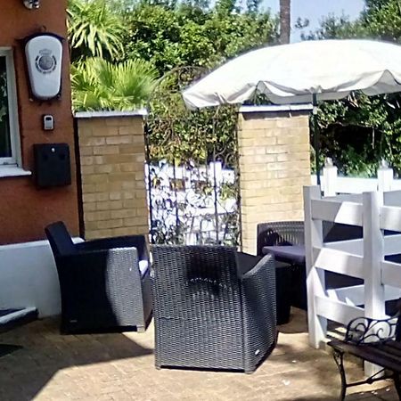 Oaklands House - Adults Only Hotel Brading Bagian luar foto