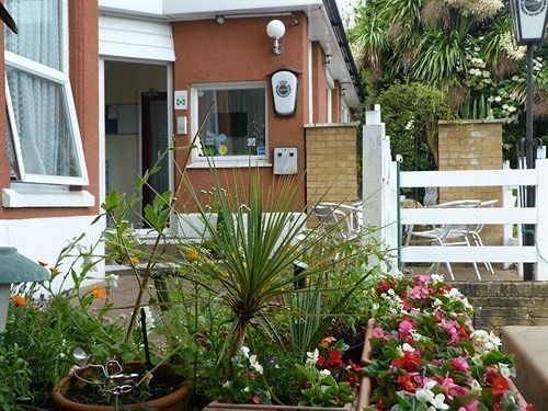 Oaklands House - Adults Only Hotel Brading Bagian luar foto