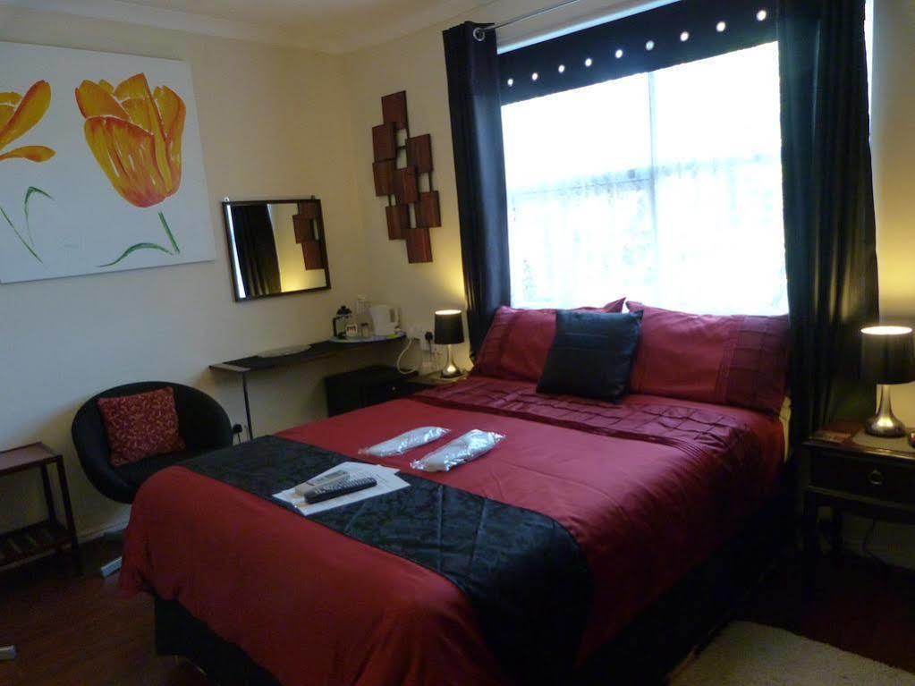 Oaklands House - Adults Only Hotel Brading Bagian luar foto