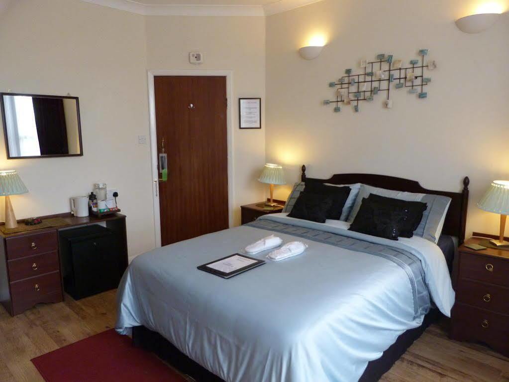 Oaklands House - Adults Only Hotel Brading Bagian luar foto