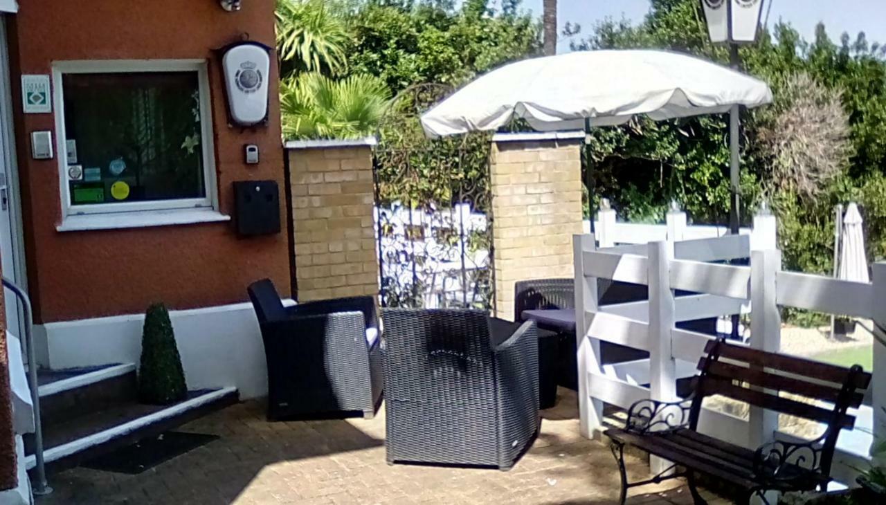 Oaklands House - Adults Only Hotel Brading Bagian luar foto